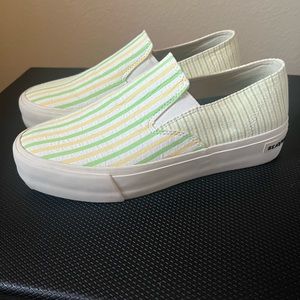 Women size 8.5 seaVees. Used a couple of times, great condition!